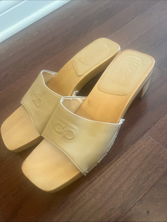 Salvatore Ferragamo Shoes - Salvatore Ferragamo Cream Leather Slide Mules
